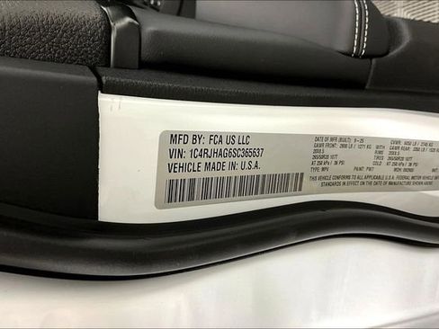 New 2025 Jeep Grand Cherokee Altitude image 14