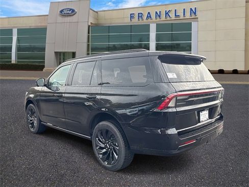 New 2025 Lincoln Navigator Reserve w/ Jet Appearance Package image 5