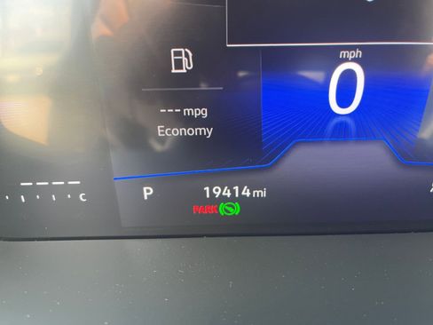 Used 2025 Volkswagen Jetta SE FWD image 41