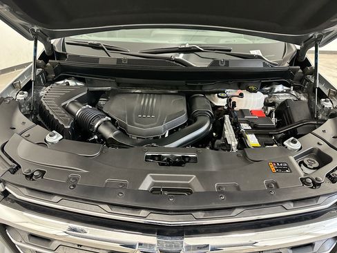 Used 2025 Chevrolet Traverse LT image 36