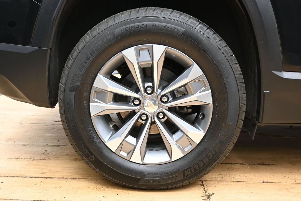 Used 2025 Chevrolet Equinox LT AWD/4WD image 10
