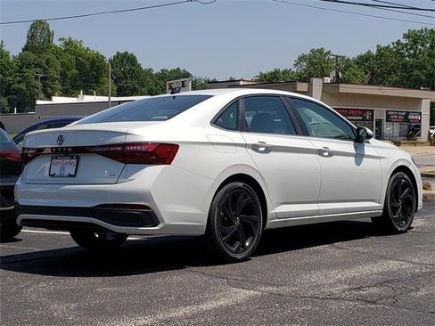 New 2025 Volkswagen Jetta SE image 3