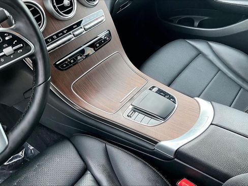 Used 2022 Mercedes-Benz GLC 300 4MATIC w/ Premium Package Lite image 15