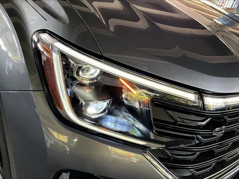 Used 2024 Volkswagen Atlas Cross Sport SEL Premium R-Line image 27