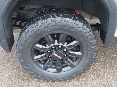 Used 2024 GMC Sierra 2500 AT4 w/ AT4 Preferred Package image 14