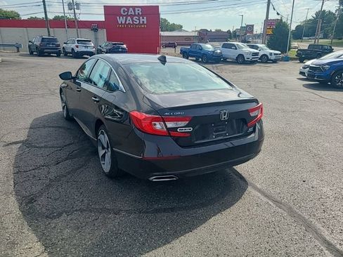 Used 2018 Honda Accord Touring image 4