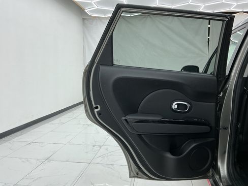 Used 2018 Kia Soul ! w/ Tech Package FWD image 24