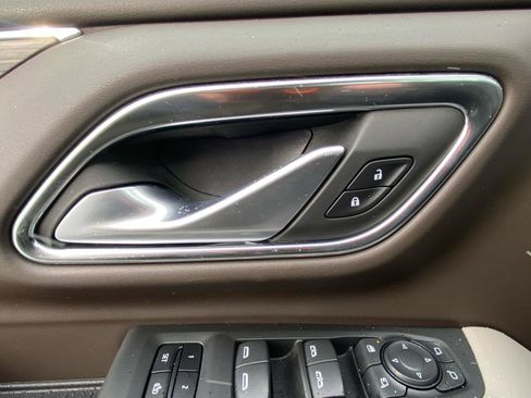 Used 2022 Chevrolet Suburban LT w/ Luxury Package image 23