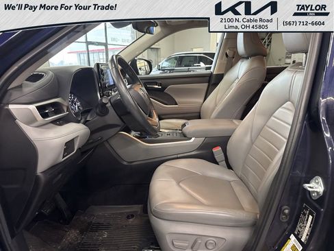 Used 2022 Toyota Highlander XLE image 9