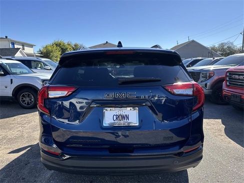 Used 2022 GMC Terrain SLE w/ Elevation Edition image 8