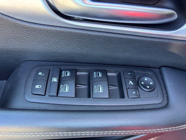 Used 2025 Chrysler Pacifica Limited FWD image 22
