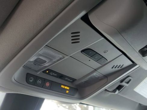 Used 2018 Chevrolet Equinox Premier image 18