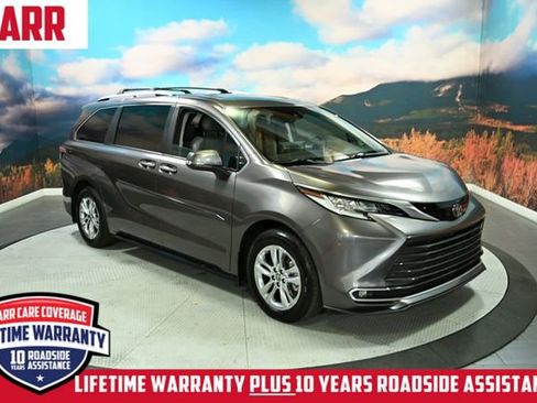 Used 2024 Toyota Sienna Limited image 2