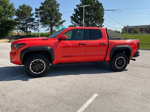 Certified 2024 Toyota Tacoma TRD Off-Road w/ TRD Off Road Premium Package AWD/4WD image 3