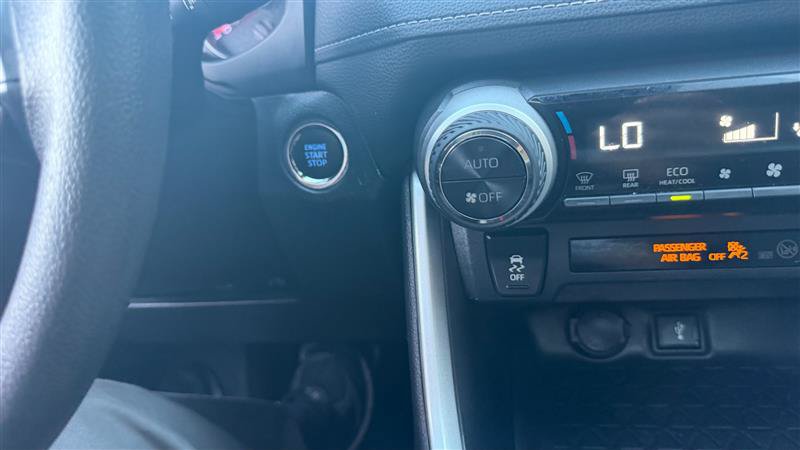 Used 2020 Toyota RAV4 XLE w/ Convenience Package FWD image 32