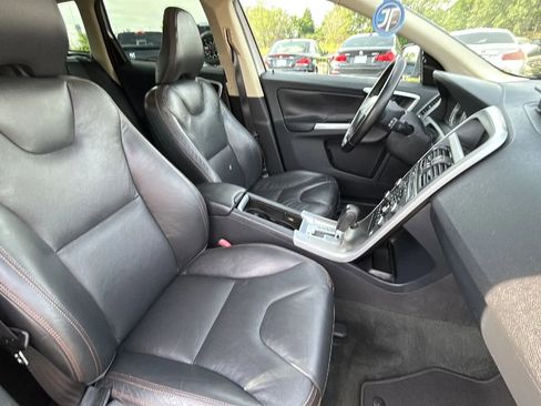 Used 2010 Volvo XC60 T6 AWD/4WD image 4