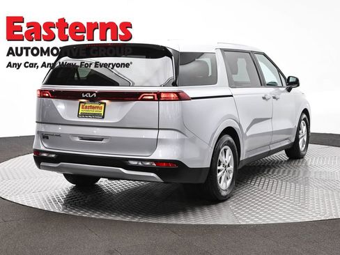 Used 2022 Kia Carnival LX image 5