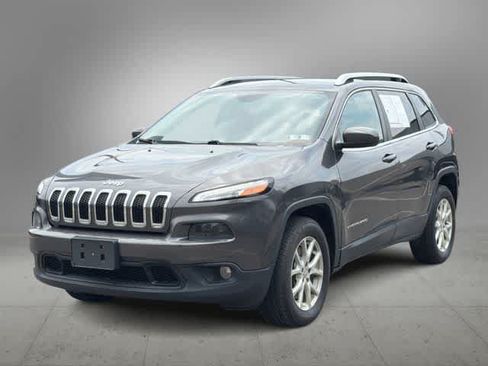 Used 2016 Jeep Cherokee Latitude w/ Cold Weather Group AWD/4WD image 1