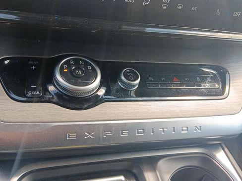 Used 2025 Ford Expedition Max Platinum w/ Driver's Package image 19