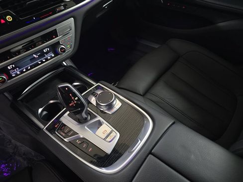Used 2022 BMW 740i w/ M Sport Package RWD image 23
