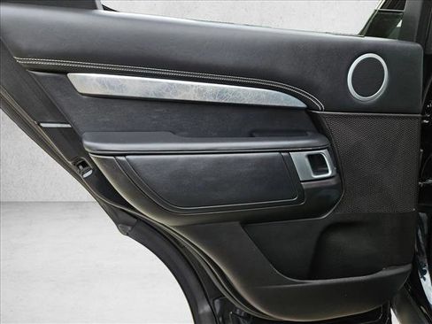 Used 2017 Land Rover Discovery First Edition image 19