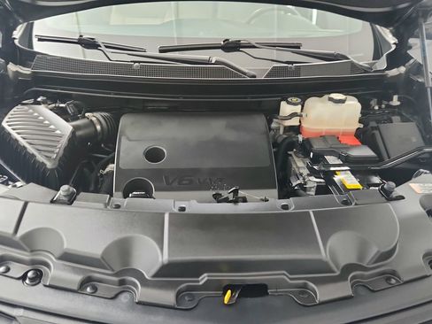Used 2023 Chevrolet Traverse LS FWD image 16