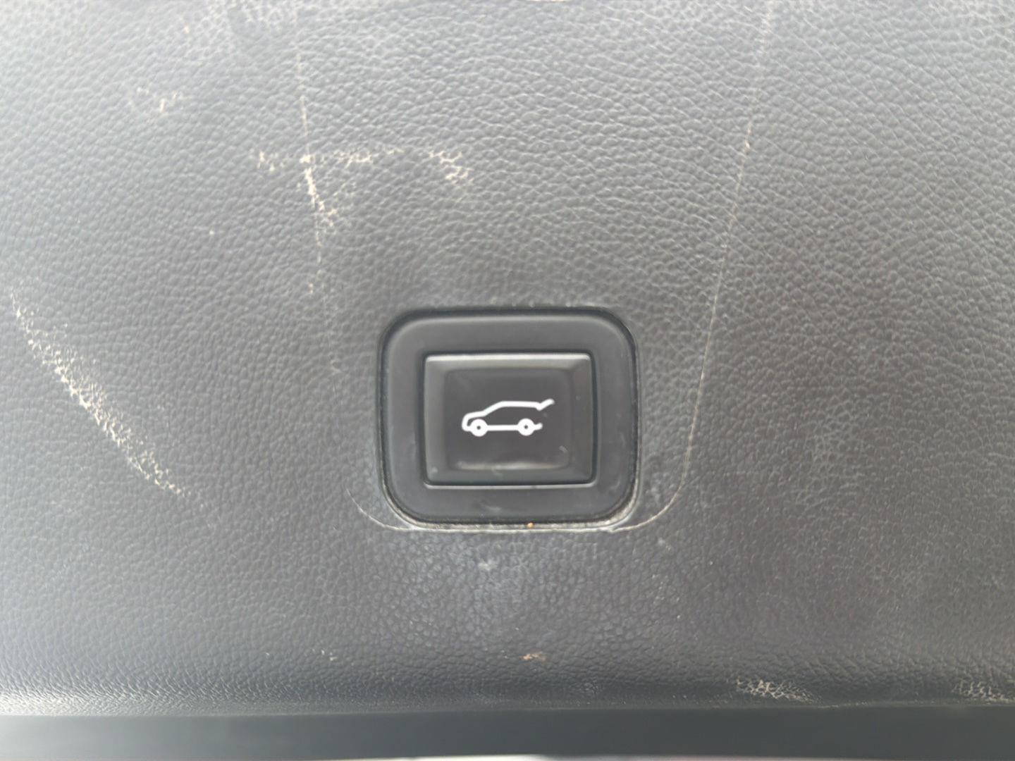 Used 2021 Chevrolet Traverse RS FWD image 26
