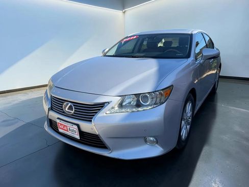 Used 2014 Lexus ES 300h w/ Premium Package w/Bamboo Trim FWD image 7