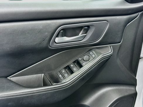 Used 2025 Nissan Rogue SV FWD image 15