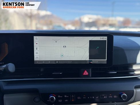 Used 2025 Kia Carnival EX image 31