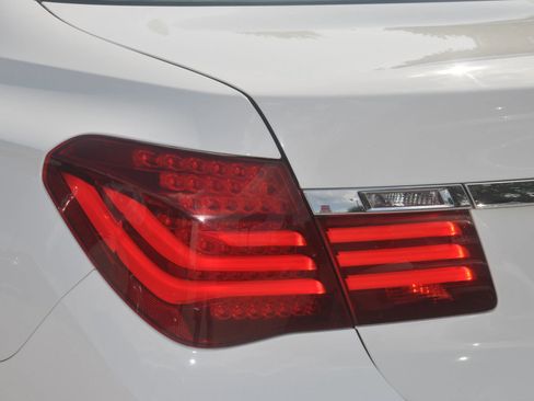 Used 2015 BMW 750Li RWD image 20