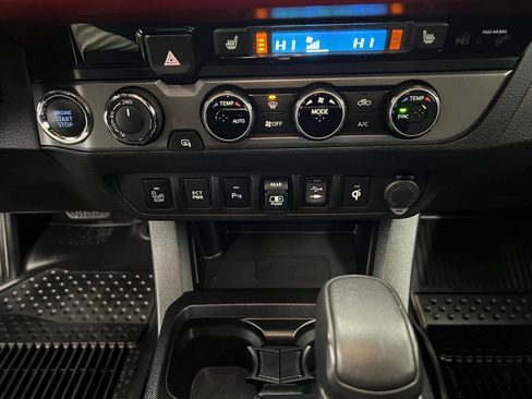 Used 2018 Toyota Tacoma TRD Off-Road image 17