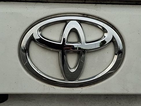Used 2023 Toyota RAV4 LE AWD/4WD image 11