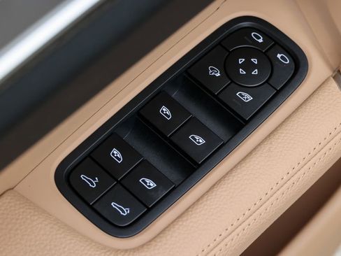 Certified 2023 Porsche Cayenne Platinum Edition AWD/4WD image 27