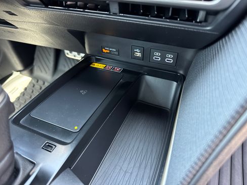 Used 2025 Toyota Camry SE w/ Convenience Package FWD image 17