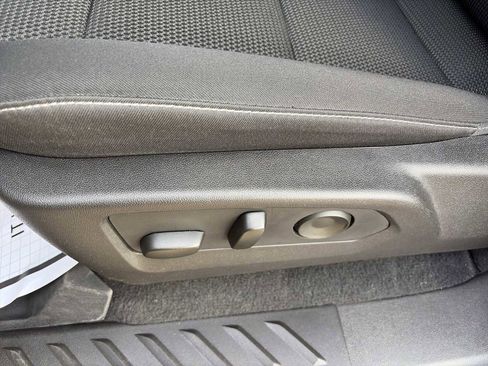 Used 2025 Chevrolet Colorado LT image 14