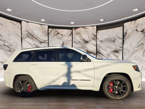 Used 2019 Jeep Grand Cherokee SRT image 6