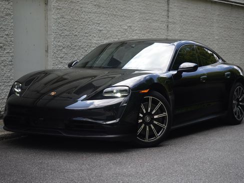 Used 2022 Porsche Taycan RWD image 2