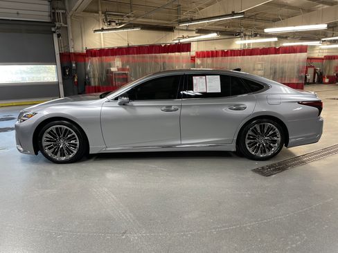 Used 2022 Lexus LS 500 w/ Interior Upgrade Package image 31
