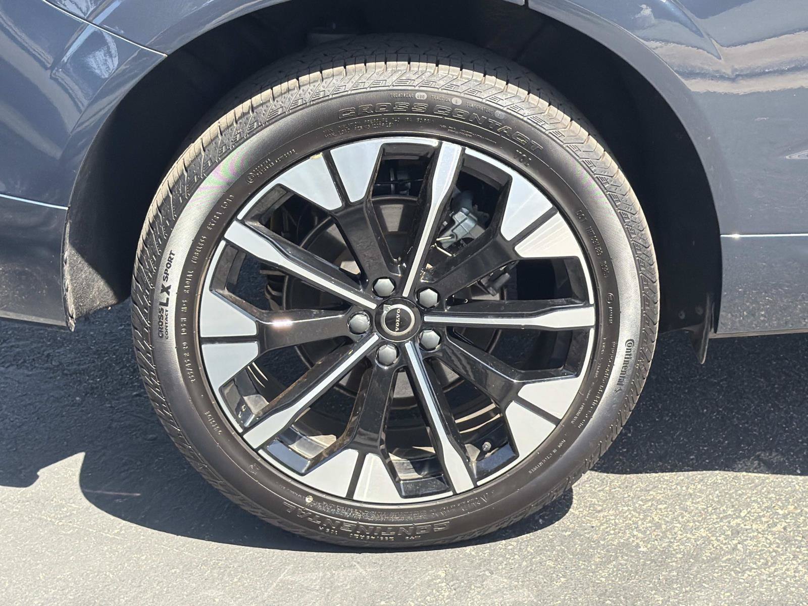 Certified 2026 Volvo XC60 B5 Plus AWD/4WD image 27