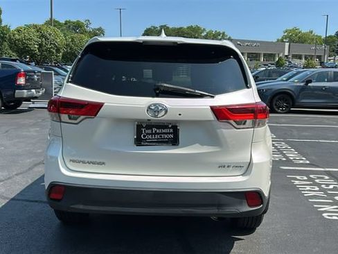 Used 2017 Toyota Highlander XLE AWD/4WD image 5