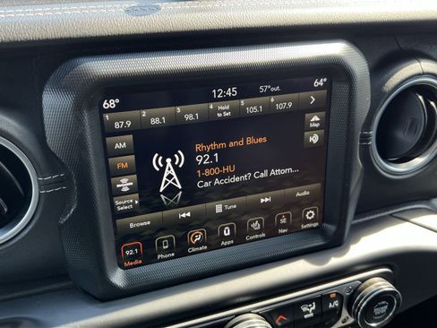 Used 2022 Jeep Wrangler Unlimited Sahara w/ Cold Weather Group image 15