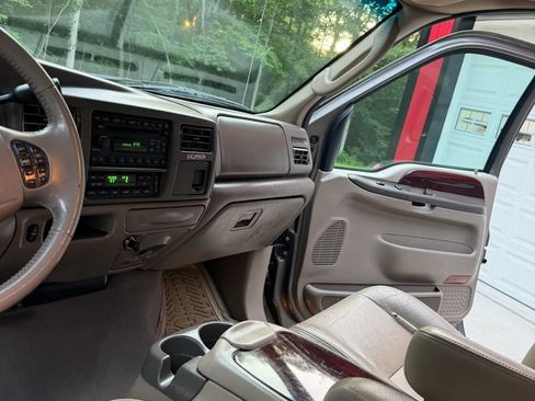 Used 2004 Ford Excursion Limited AWD/4WD image 26
