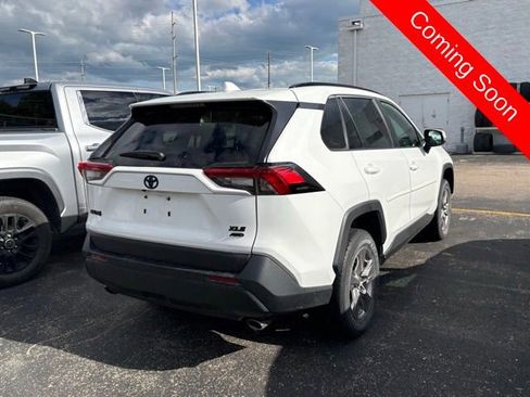 Used 2022 Toyota RAV4 XLE AWD/4WD image 6