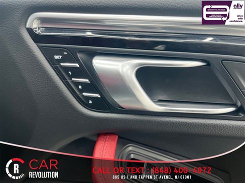 Used 2022 Porsche Macan w/ Premium Package Plus AWD/4WD image 37