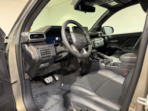 Used 2025 Toyota Tacoma TRD Sport w/ TRD Sport Premium Package AWD/4WD image 16