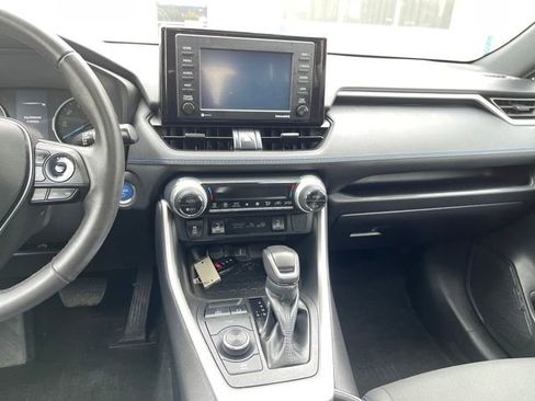 Used 2022 Toyota RAV4 SE image 23