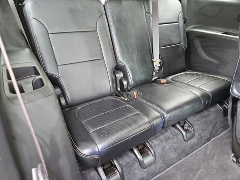 Used 2020 Chevrolet Traverse LT image 15