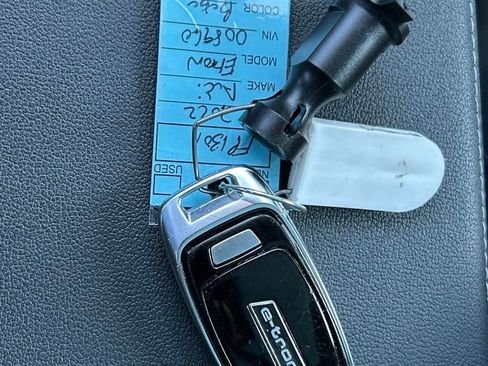 Used 2022 Audi e-tron Premium Plus w/ Premium Plus Package image 88