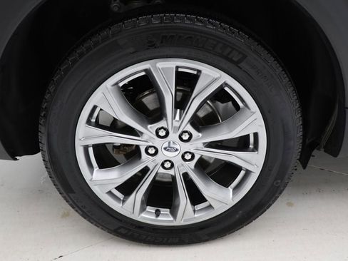 Used 2022 Ford Explorer XLT w/ Equipment Group 202A image 10